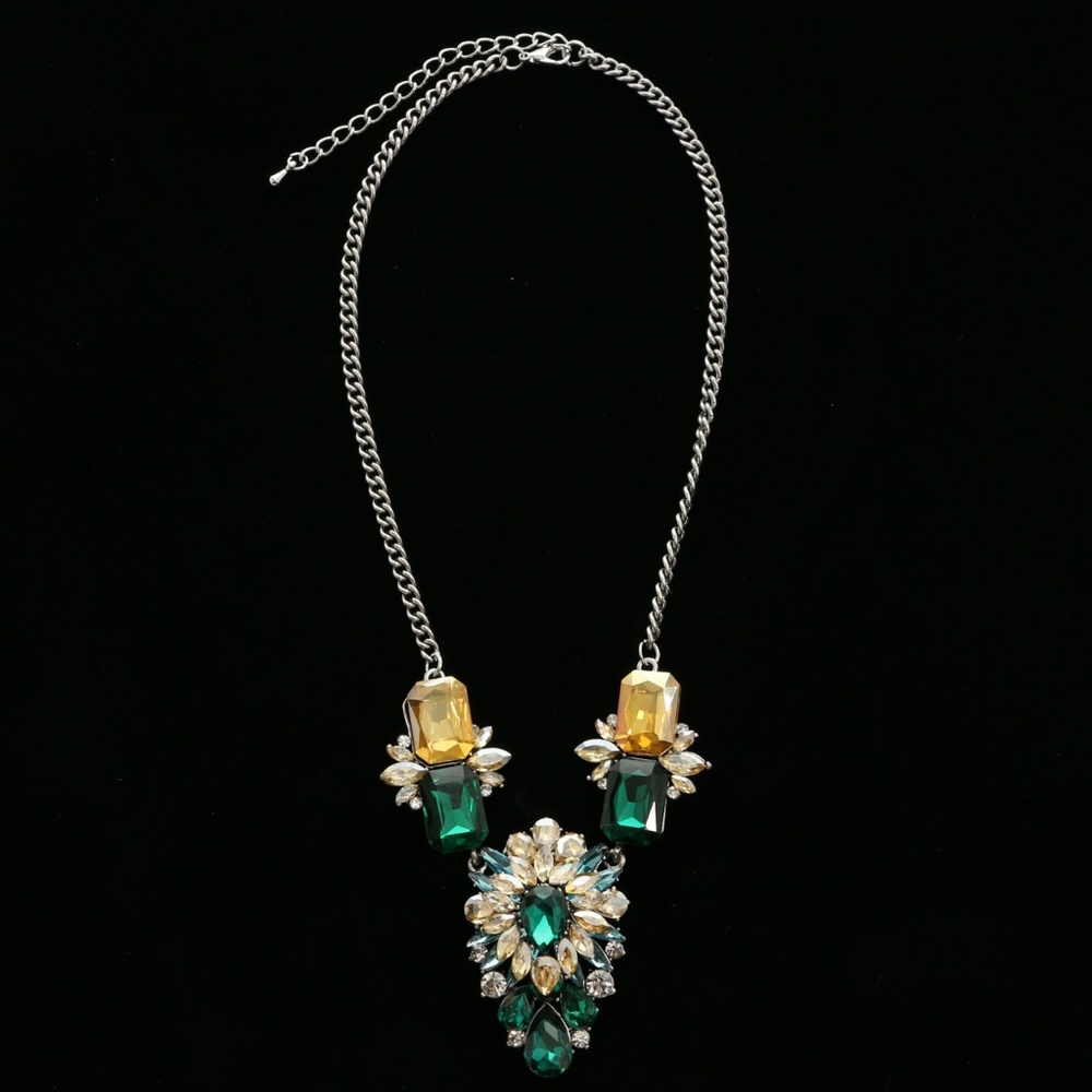 Luxury Crystal Necklace Silver/Green NWOT